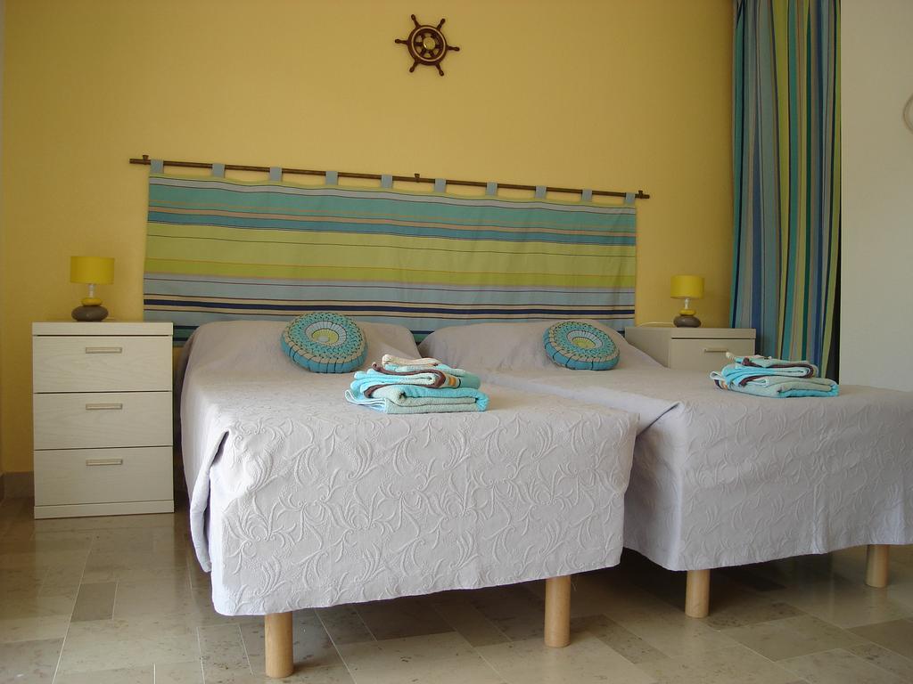 Chambres D'Hotes Et Gites Al Pati Sorede Ruang foto