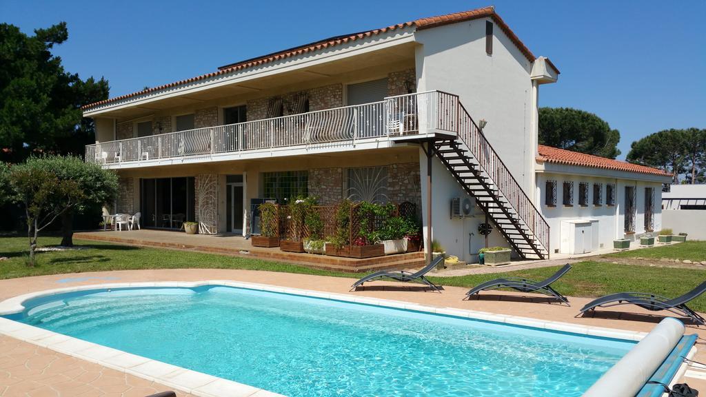 Chambres D'Hotes Et Gites Al Pati Sorede Bagian luar foto